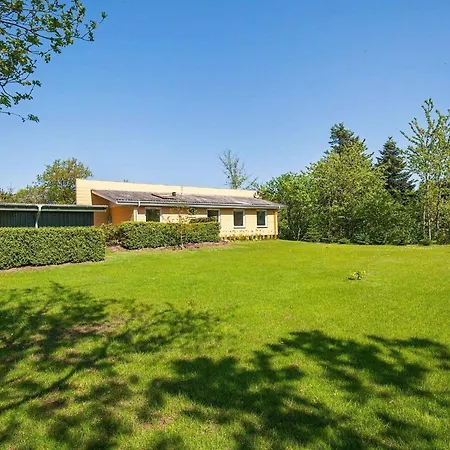 6 Person In Farso-by Traum *