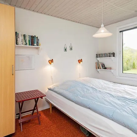 6 Person In Farso-by Traum *